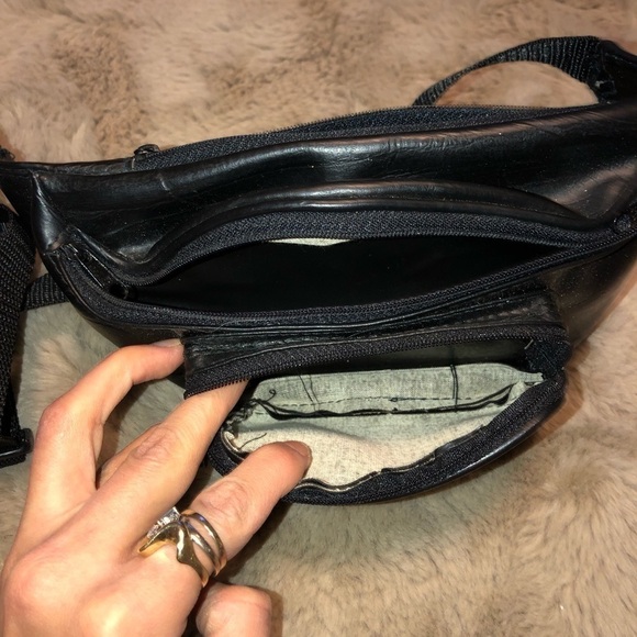 VINTAGE Shiny Faux Leather Shiny Fanny Pack Waist Bag Black Adjustable Strap - Picture 2 of 6